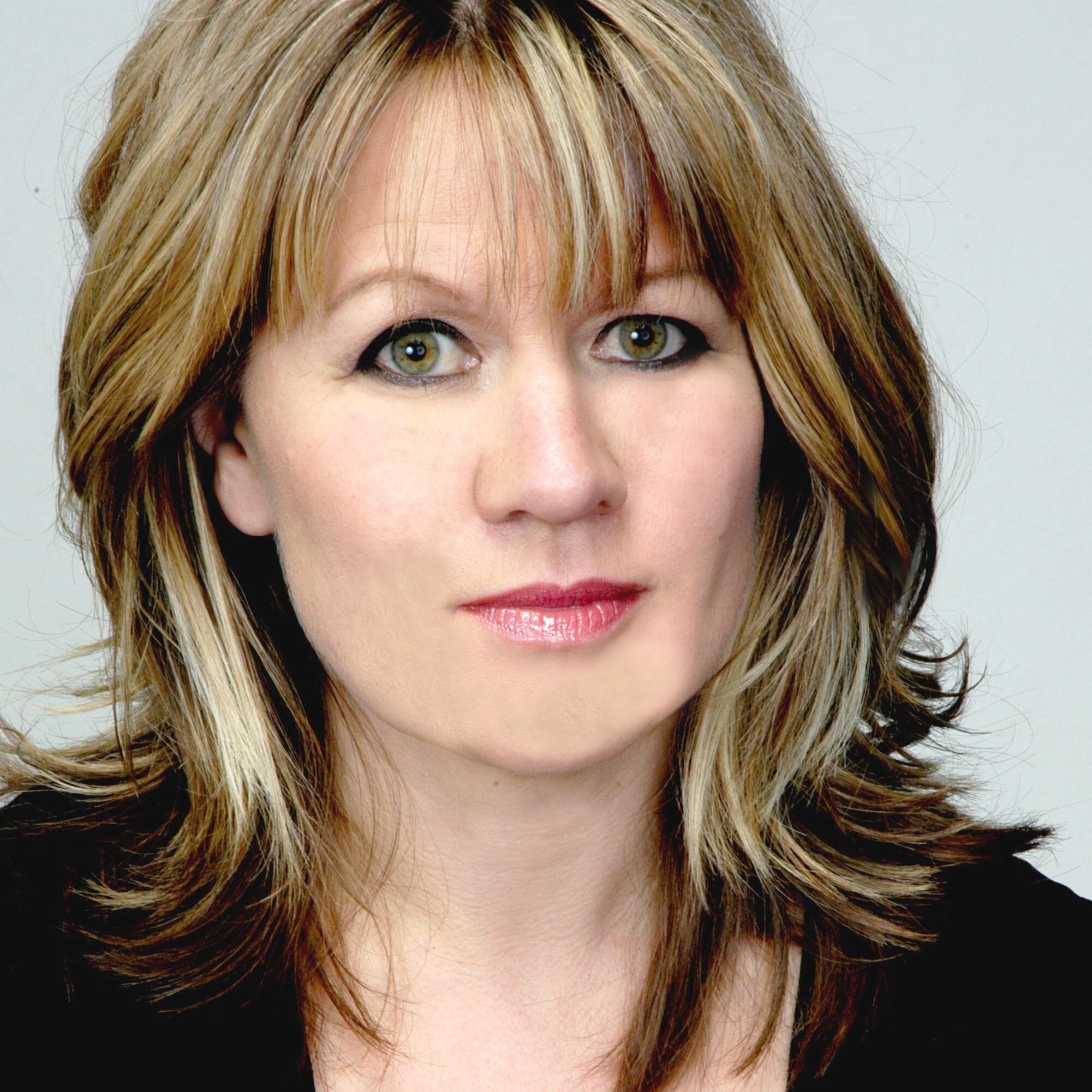 Biography — Xenia Hanusiak